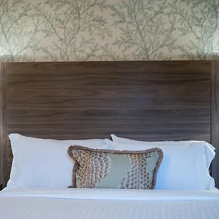 The Parsonage & 4*