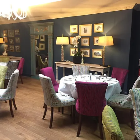 The Parsonage & מלון 4*